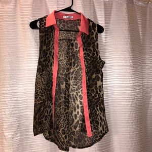 Cute leopard sleeveless top